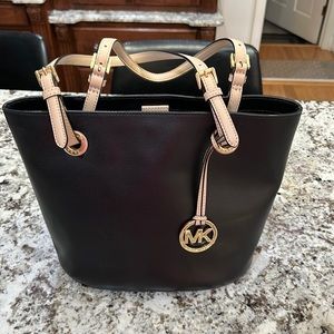 Michael Kors Black leather purse